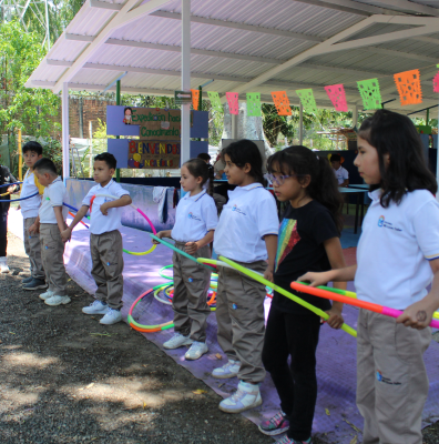 niños compitiendo del colegio mi liceo taller